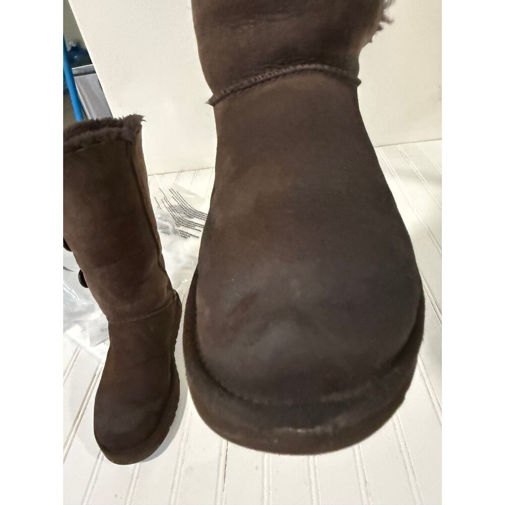 Women’s US 7 suede leather upper sheepskin lining, and blown rubber sole. - Picture 9 of 16